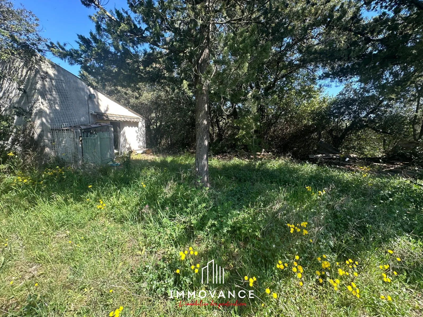 Maison à rénover avec grand terrain à Claret – Opportunité rare 
