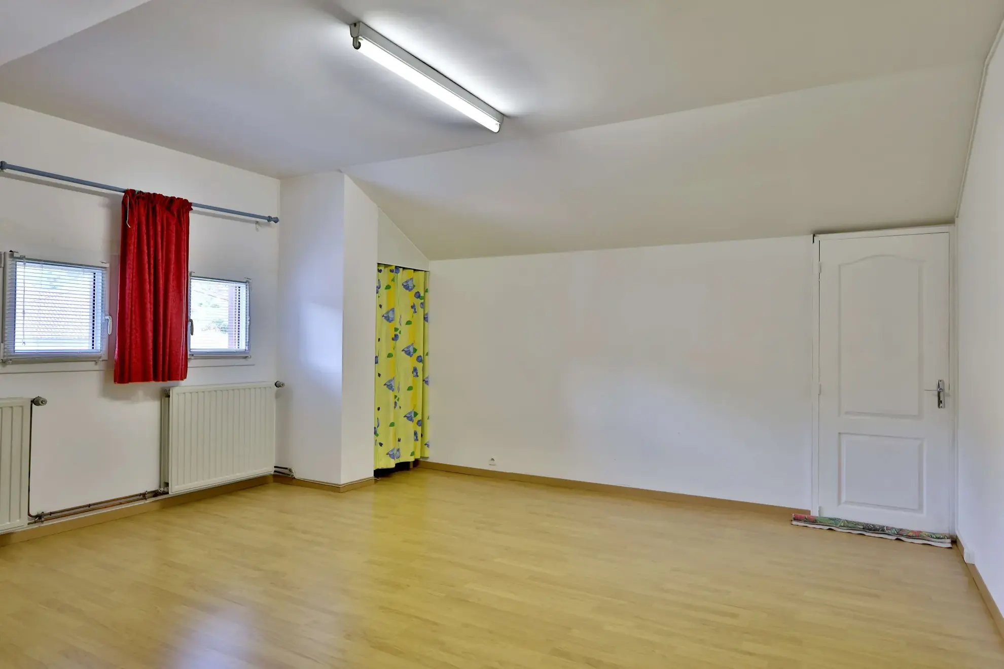 Maison T4 avec sous-sol complet à vendre à Arandon-Passins, découvrez cette charmante propriété familiale 
