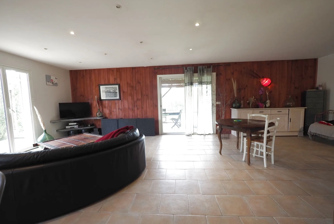 Belle villa de plain-pied de 168 m² à Mongauzy - Calme et proximité autoroute 