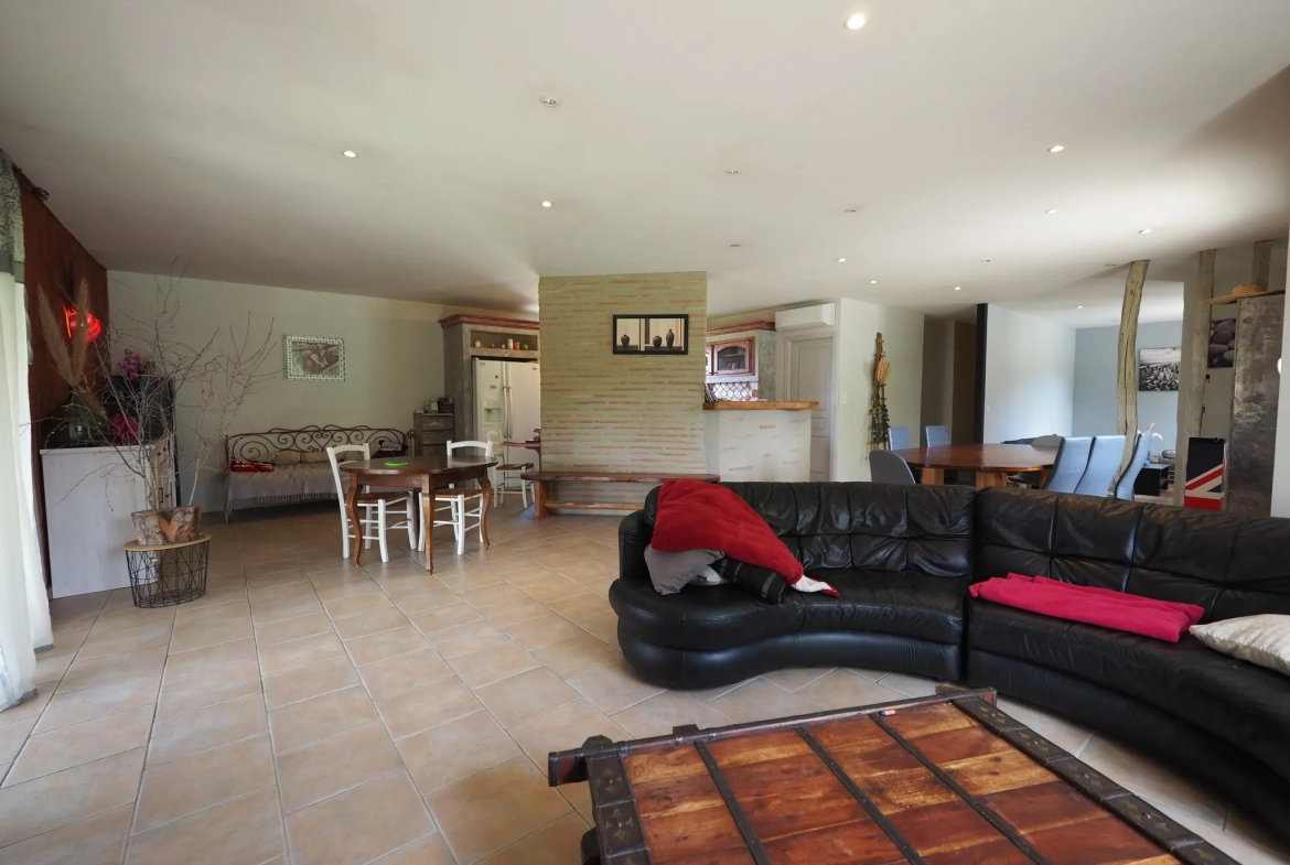 Belle villa de plain-pied de 168 m² à Mongauzy - Calme et proximité autoroute 
