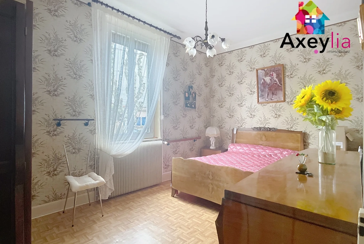 Maison à vendre à Roanne avec 2 chambres, garage et terrain clos de 312 m² 