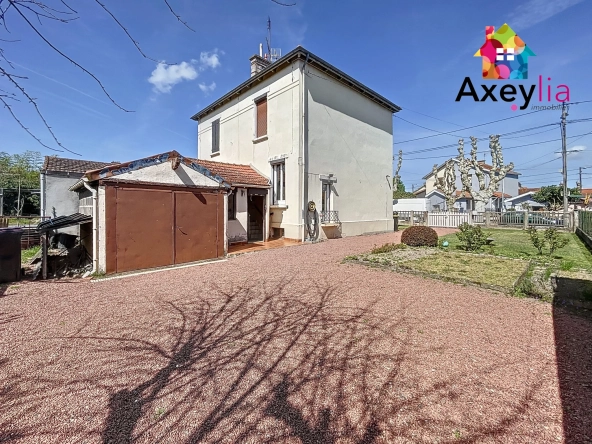 Maison à vendre à Roanne avec 2 chambres, garage et terrain clos de 312 m²