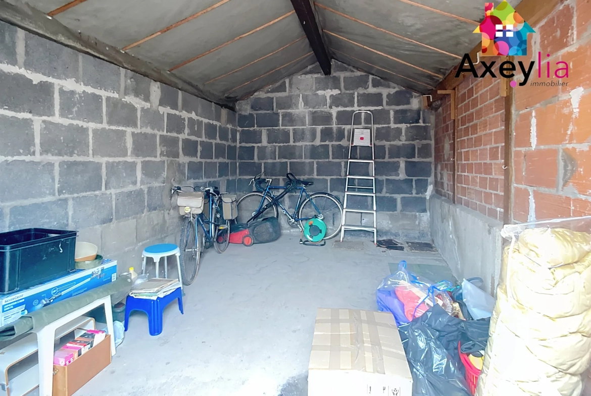 Maison à vendre à Roanne avec 2 chambres, garage et terrain clos de 312 m² 