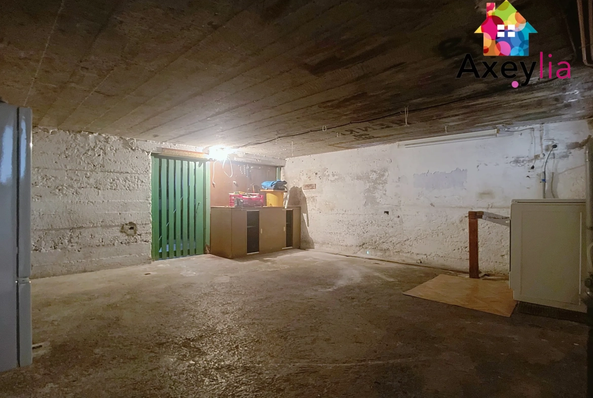 Maison à vendre à Roanne avec 2 chambres, garage et terrain clos de 312 m² 