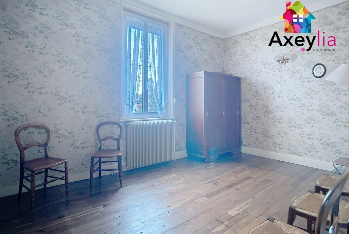 Maison à vendre à Roanne avec 2 chambres, garage et terrain clos de 312 m² 