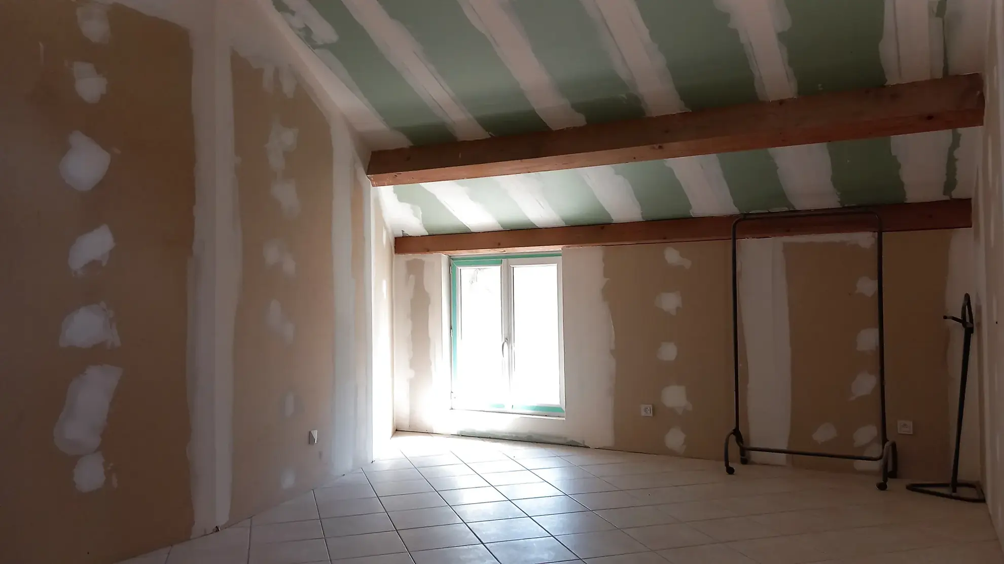 Maison de village en pierre avec terrasse à Saint Gervais sur mare - Opportunité à saisir 