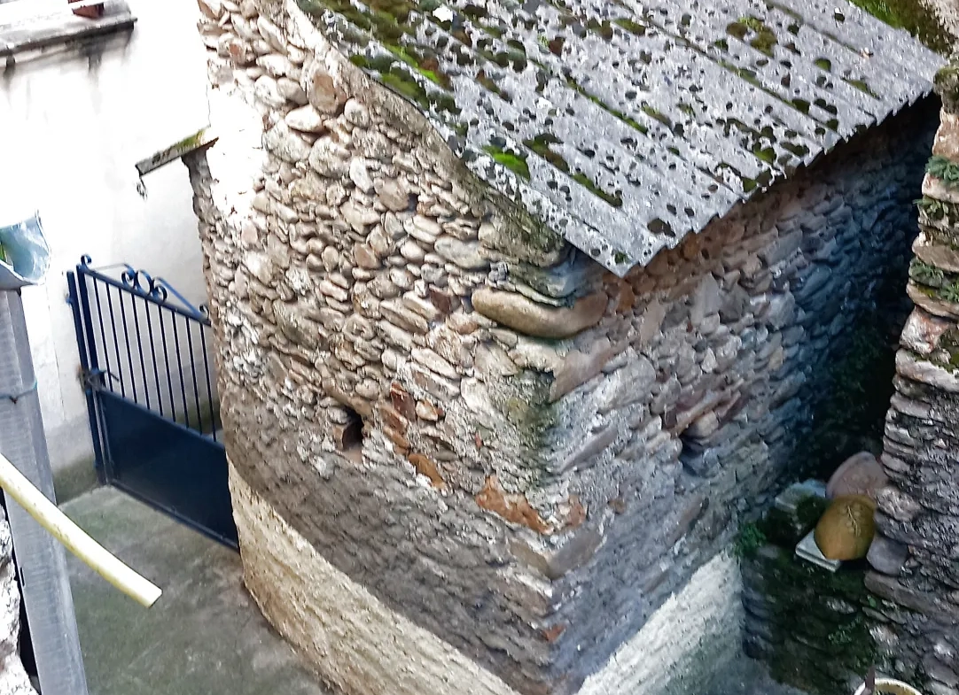 Maison de village en pierre avec terrasse à Saint Gervais sur mare - Opportunité à saisir 