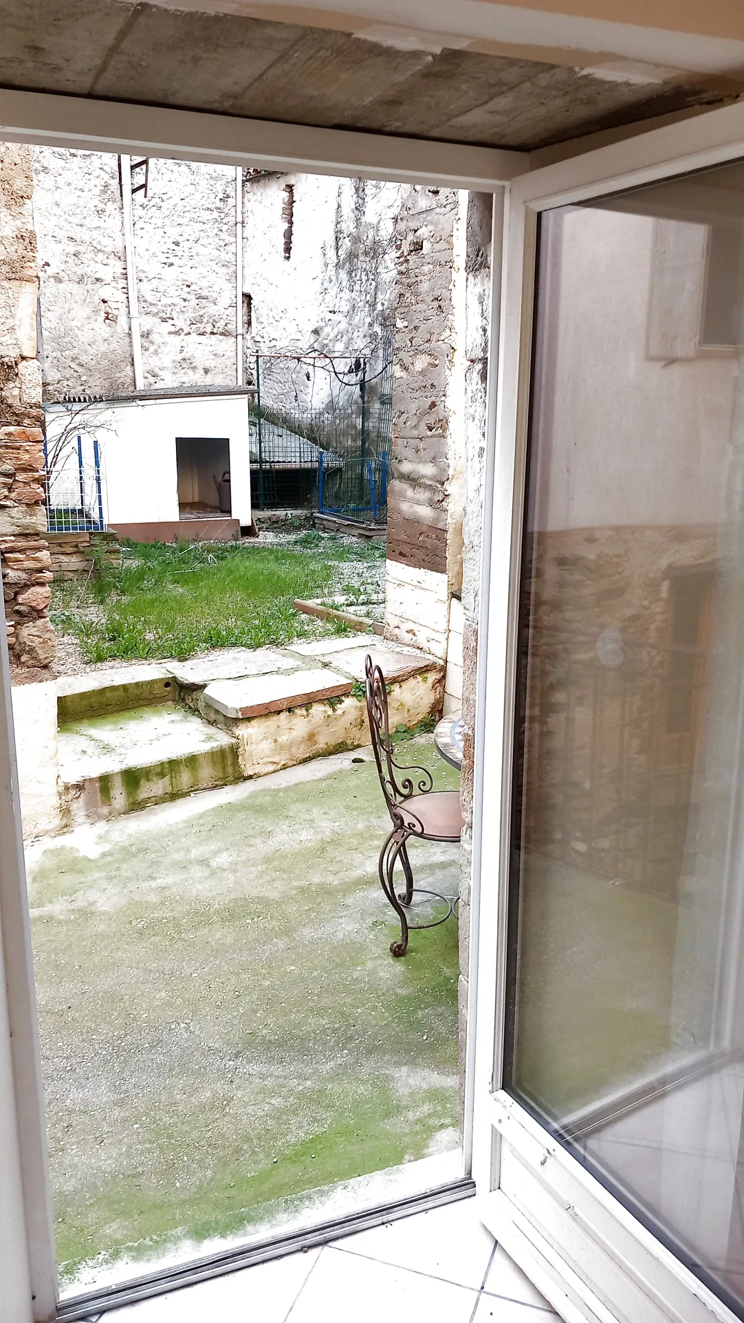 Maison de village en pierre avec terrasse à Saint Gervais sur mare - Opportunité à saisir 