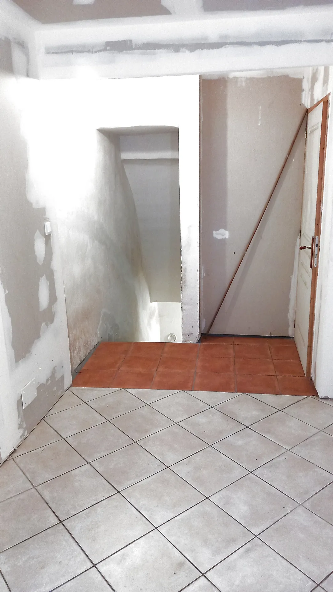 Maison de village en pierre avec terrasse à Saint Gervais sur mare - Opportunité à saisir 