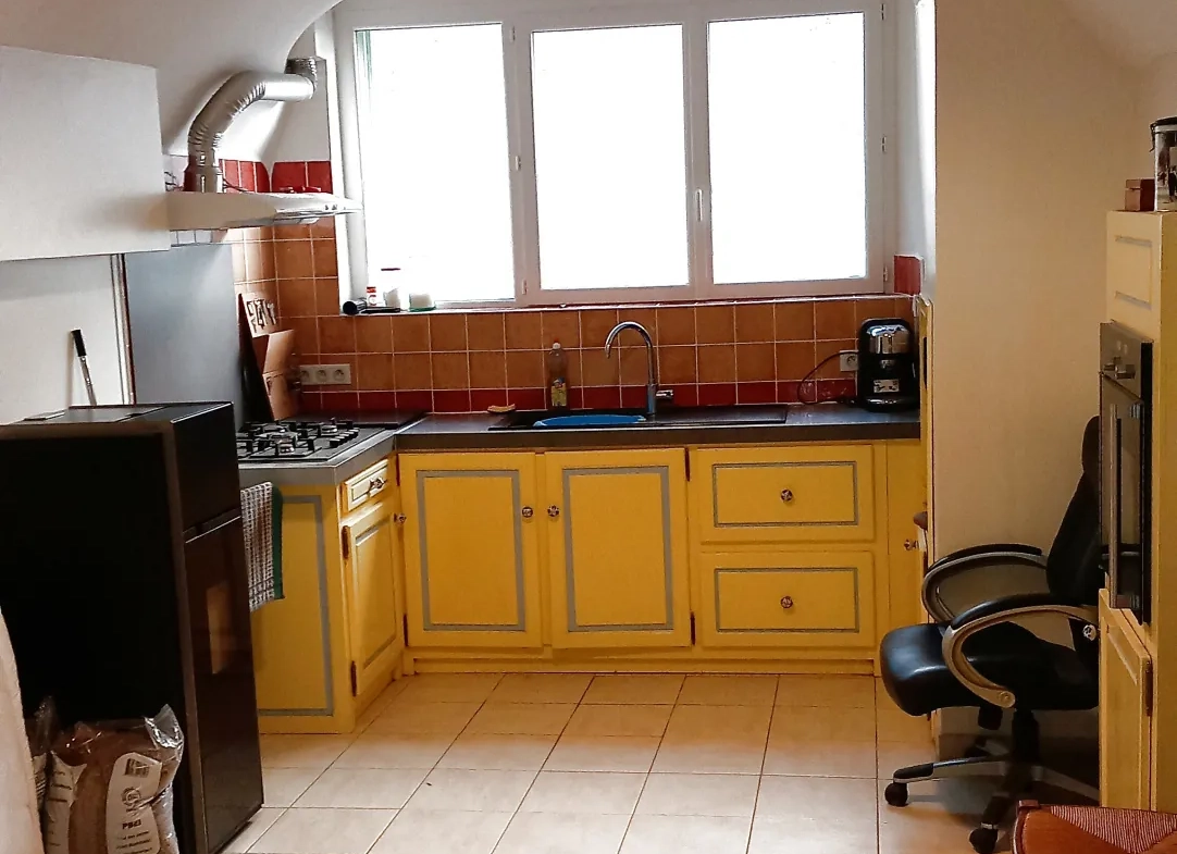 Maison de village en pierre avec terrasse à Saint Gervais sur mare - Opportunité à saisir 