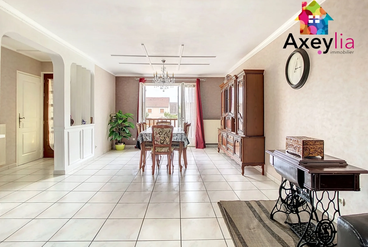 Maison familiale avec 5 chambres et grand garage à Digoin (71) 