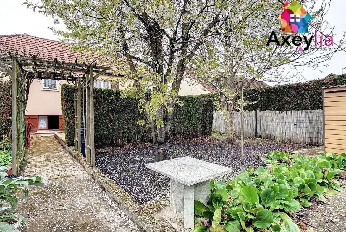 Maison familiale avec 5 chambres et grand garage à Digoin (71) 