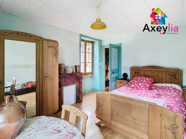 Maison en pierres à rénover au Crozet avec terrain de 3646 m² et dépendance 