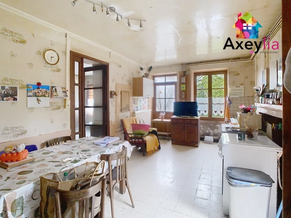 Maison en pierres à rénover au Crozet avec terrain de 3646 m² et dépendance 