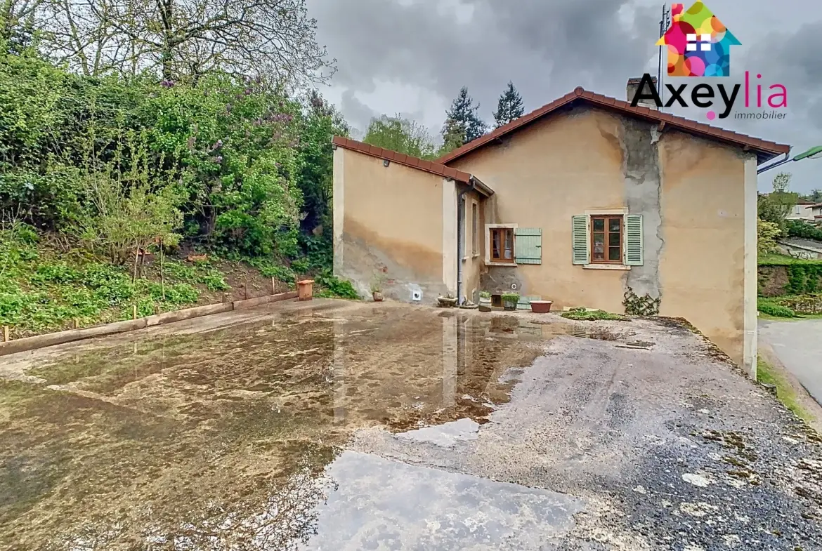 Maison en pierres à rénover au Crozet avec terrain de 3646 m² et dépendance 