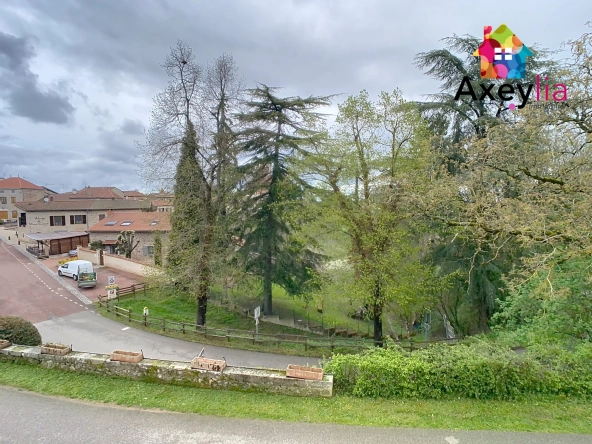 Maison en pierres à rénover au Crozet avec terrain de 3646 m² et dépendance 