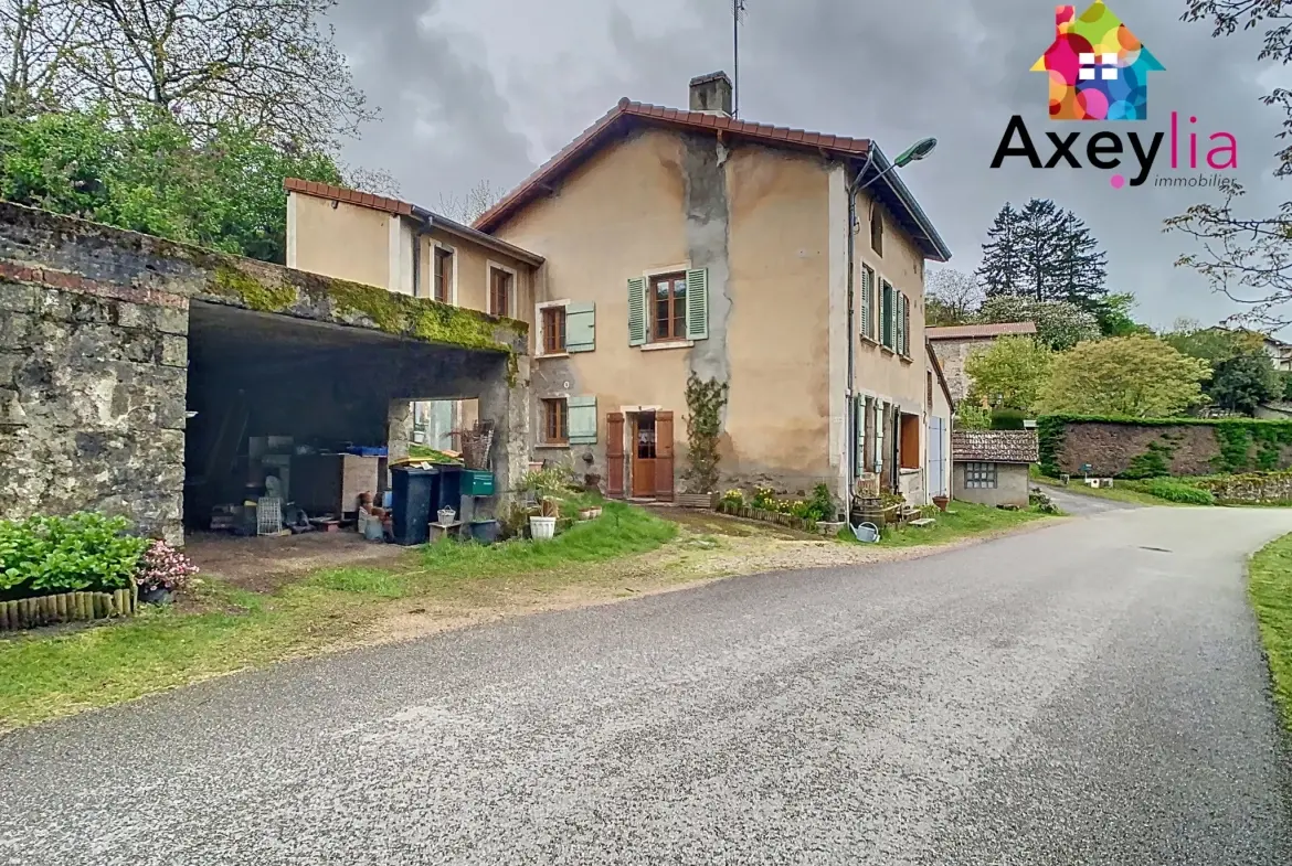 Maison en pierres à rénover au Crozet avec terrain de 3646 m² et dépendance 