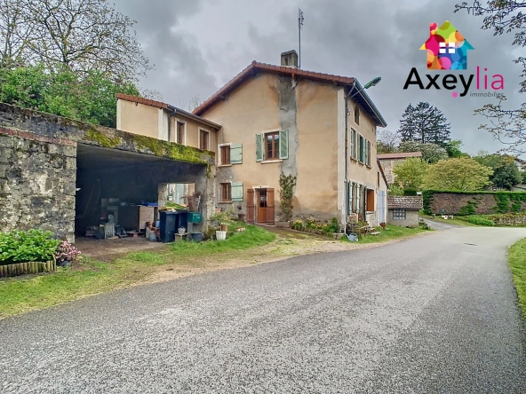 Maison en pierres à rénover au Crozet avec terrain de 3646 m² et dépendance 