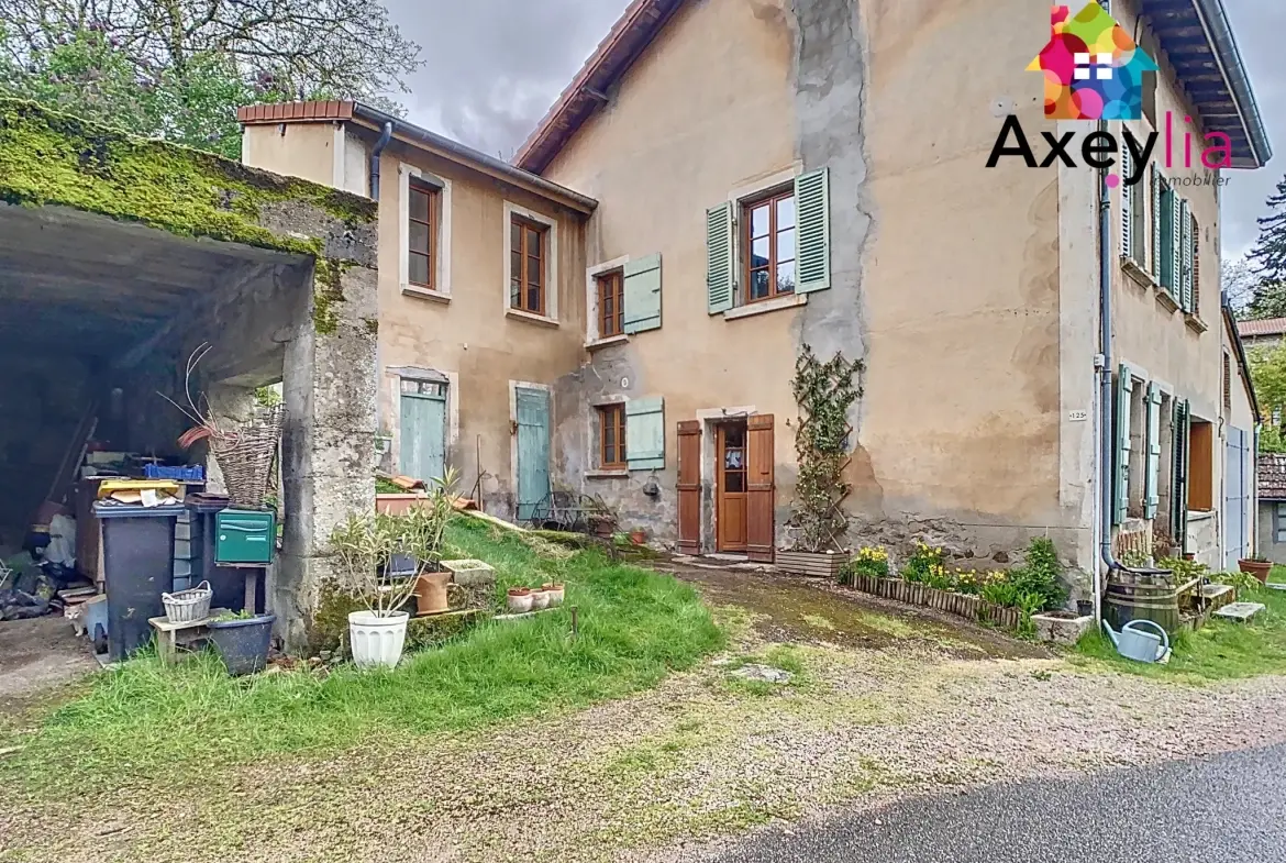 Maison en pierres à rénover au Crozet avec terrain de 3646 m² et dépendance 