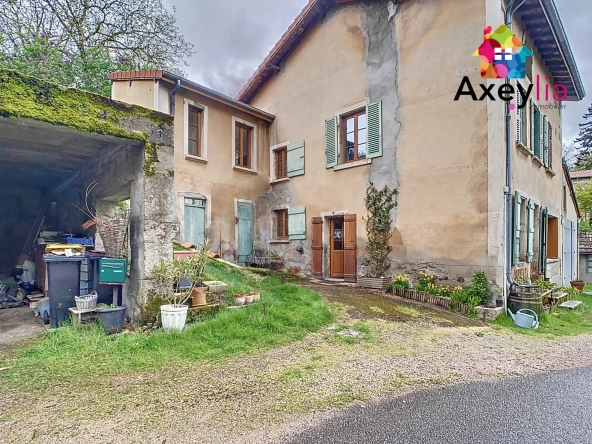 Maison en pierres à rénover au Crozet avec terrain de 3646 m² et dépendance 