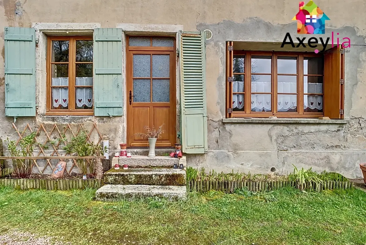 Maison en pierres à rénover au Crozet avec terrain de 3646 m² et dépendance 