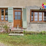 Maison en pierres à rénover au Crozet avec terrain de 3646 m² et dépendance