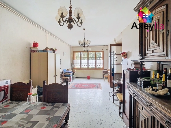 Maison en pierres à rénover au Crozet avec terrain de 3646 m² et dépendance 