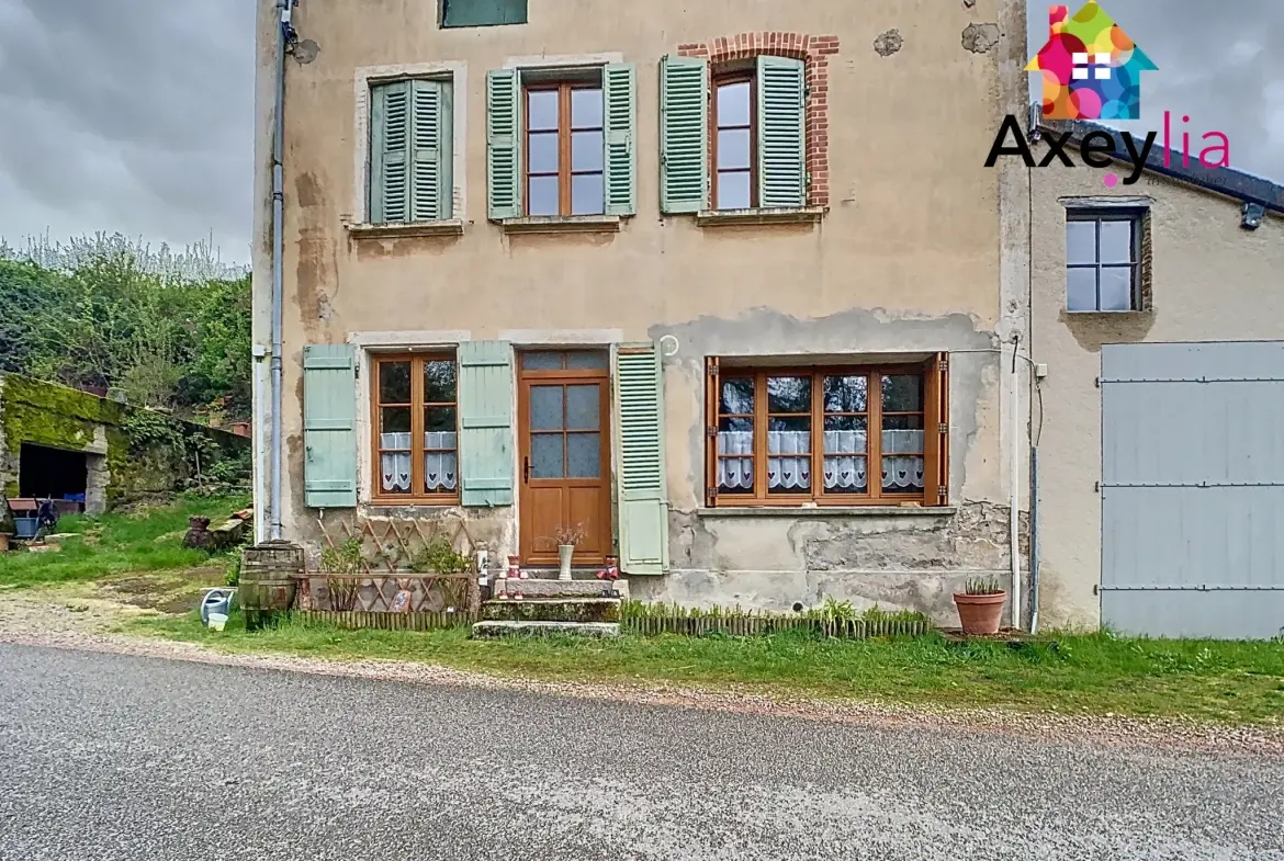 Maison en pierres à rénover au Crozet avec terrain de 3646 m² et dépendance 