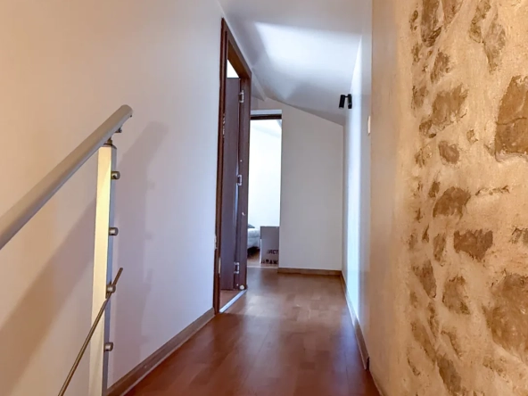Maison de ville à Orange avec duplex, studio indépendant, terrasse et cour - Opportunité d’investissement 