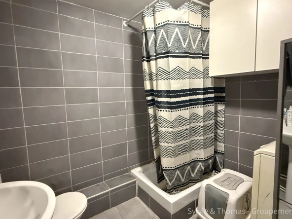 Maison de ville à Orange avec duplex, studio indépendant, terrasse et cour - Opportunité d’investissement 