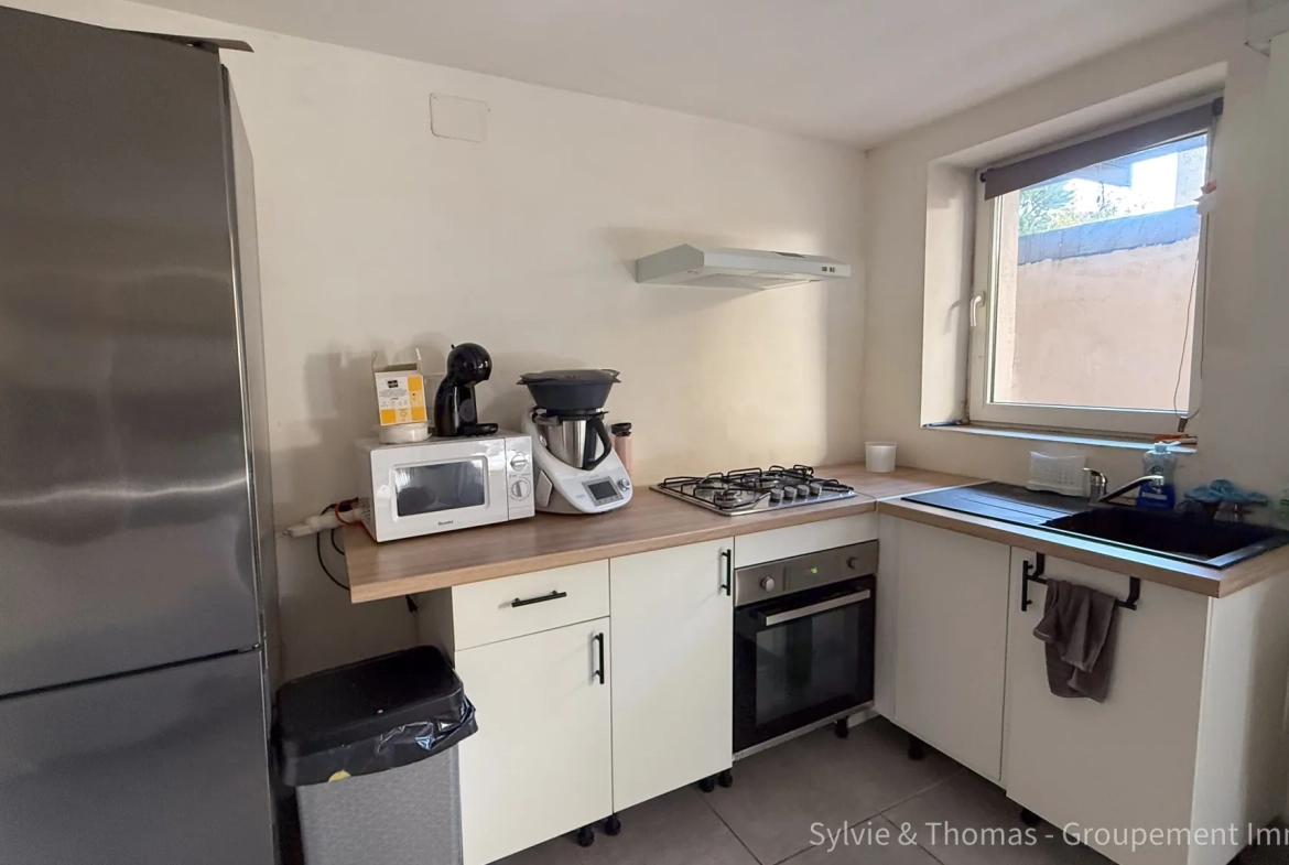 Maison de ville à Orange avec duplex, studio indépendant, terrasse et cour - Opportunité d’investissement 
