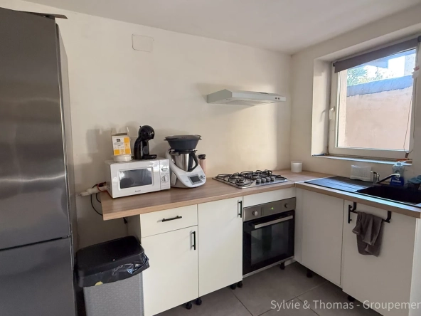 Maison de ville à Orange avec duplex, studio indépendant, terrasse et cour - Opportunité d’investissement 