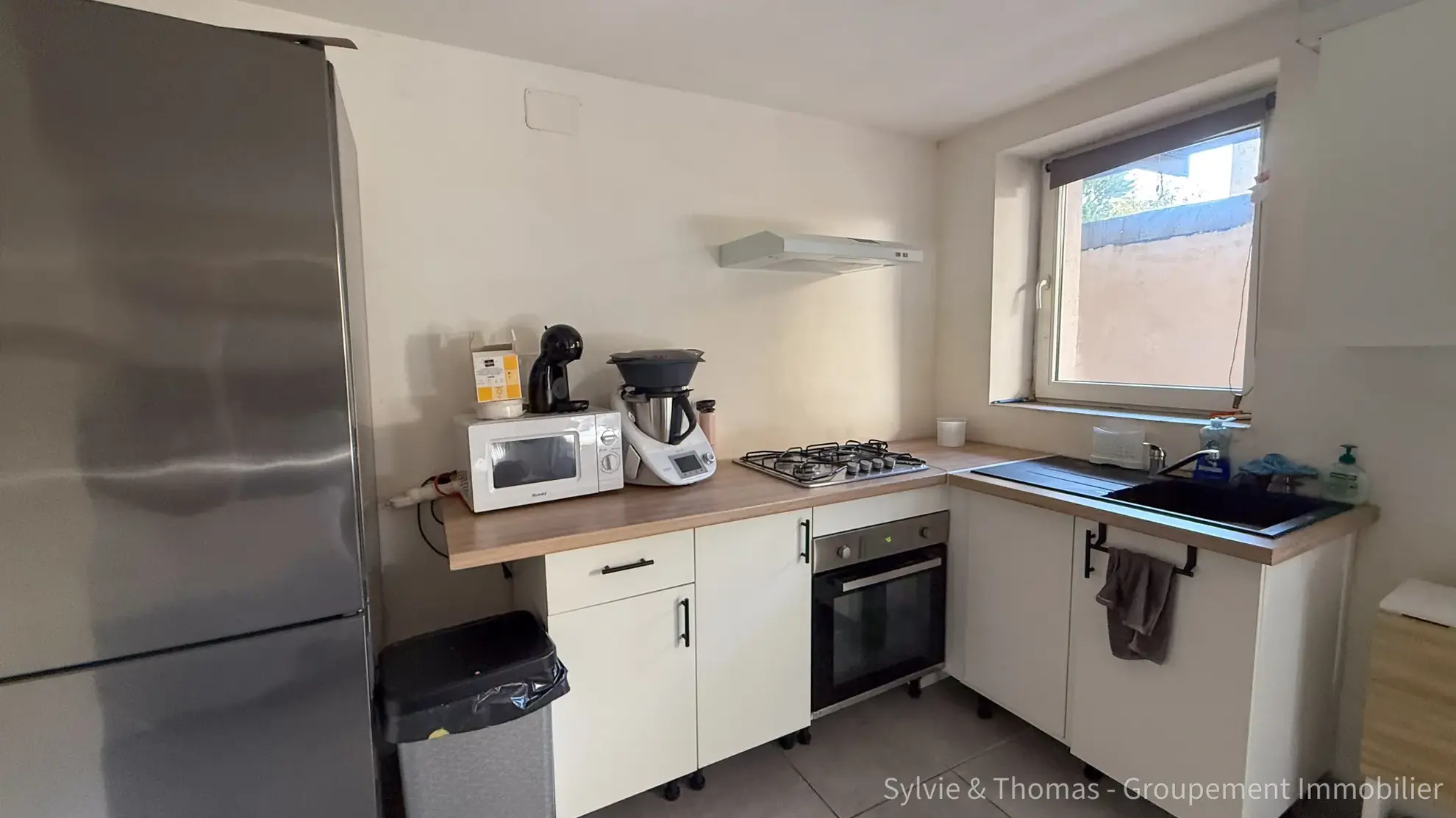 Maison de ville à Orange avec duplex, studio indépendant, terrasse et cour - Opportunité d’investissement 