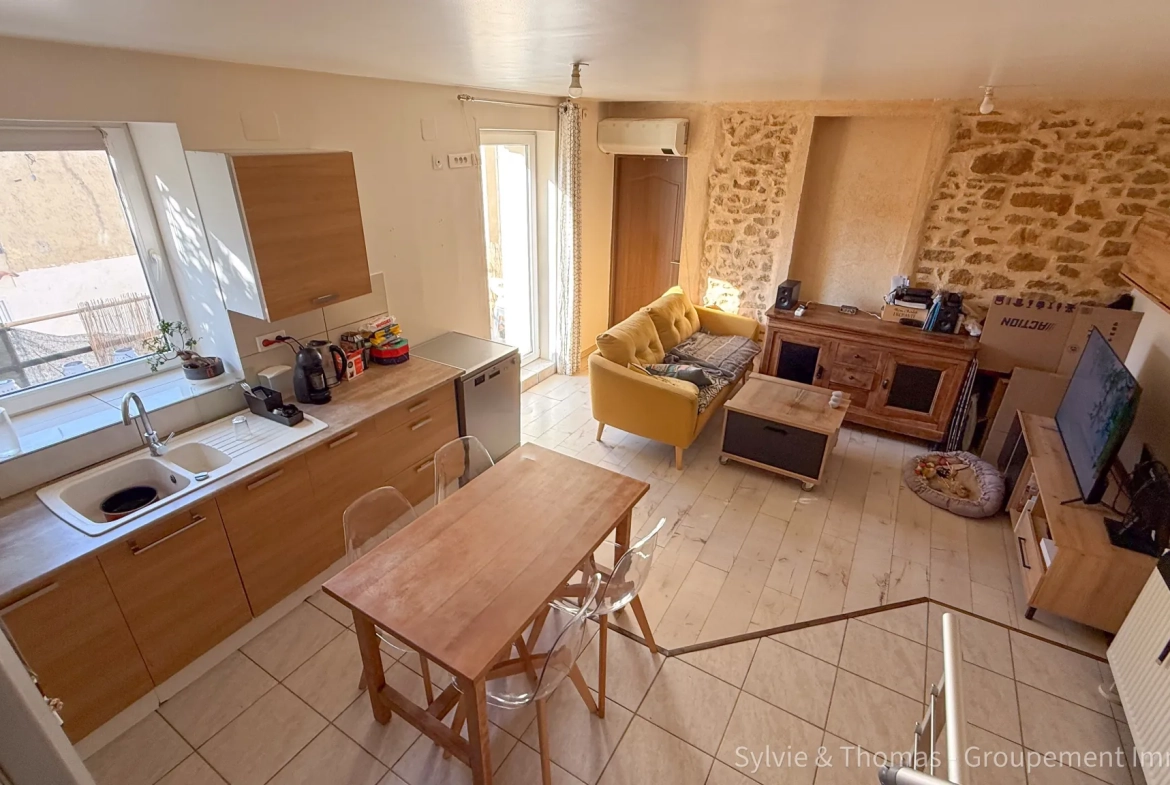 Maison de ville à Orange avec duplex, studio indépendant, terrasse et cour - Opportunité d’investissement 