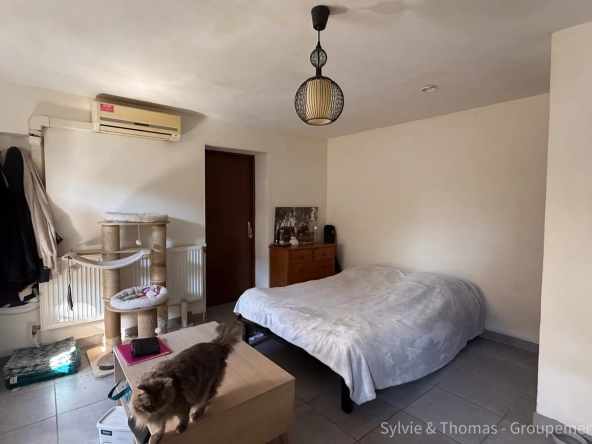 Maison de ville à Orange avec duplex, studio indépendant, terrasse et cour - Opportunité d’investissement 