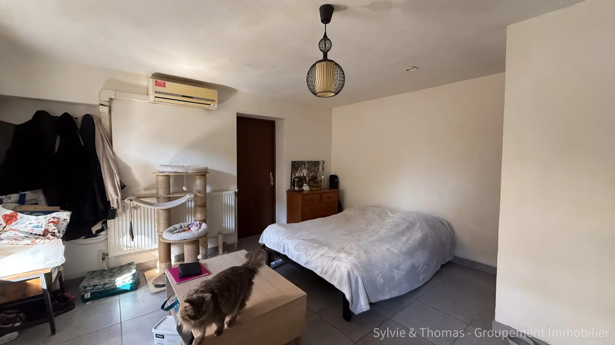 Maison de ville à Orange avec duplex, studio indépendant, terrasse et cour - Opportunité d’investissement 
