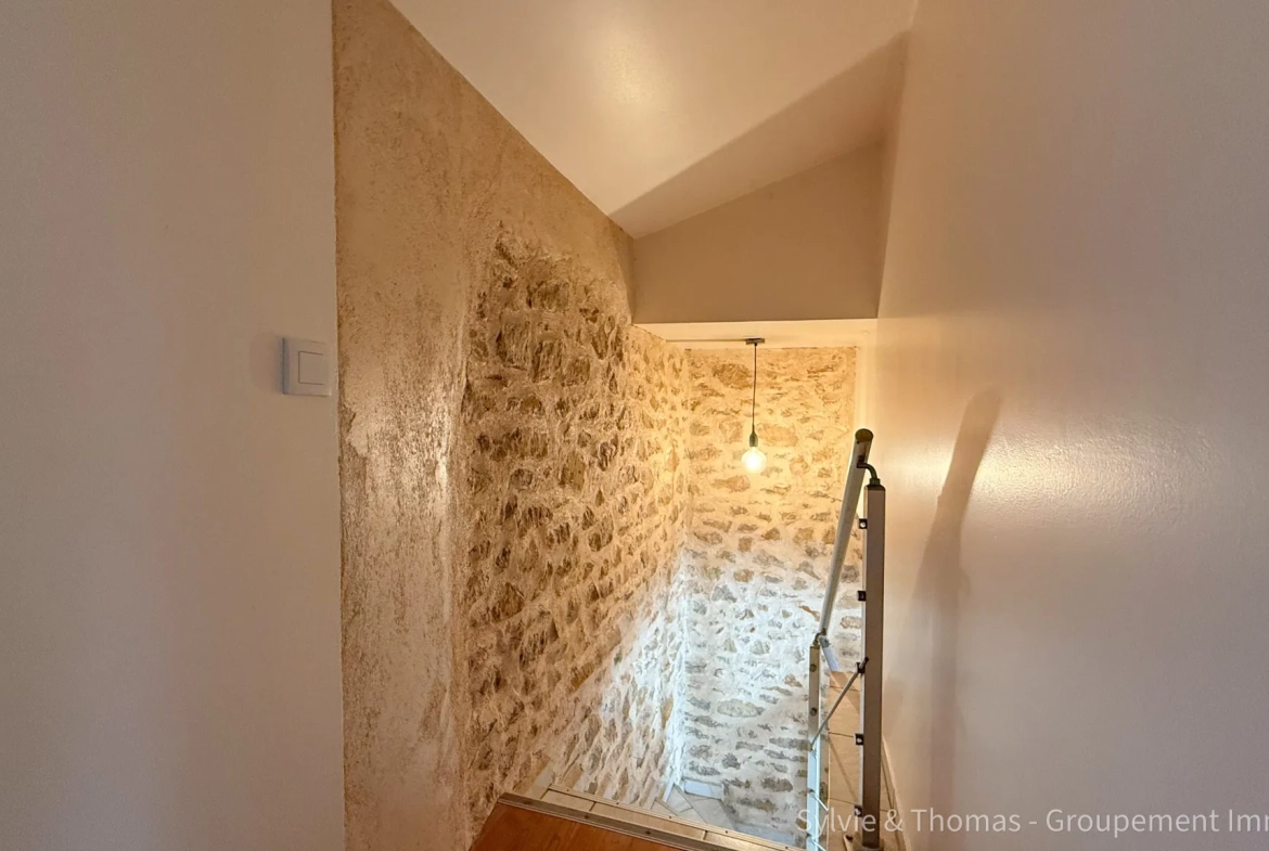 Maison de ville à Orange avec duplex, studio indépendant, terrasse et cour - Opportunité d’investissement 