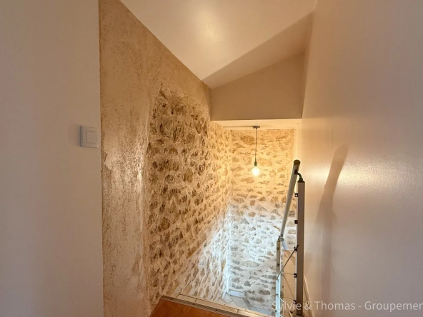 Maison de ville à Orange avec duplex, studio indépendant, terrasse et cour - Opportunité d’investissement 