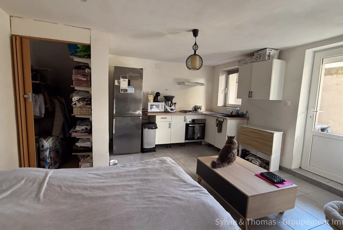 Maison de ville à Orange avec duplex, studio indépendant, terrasse et cour - Opportunité d’investissement 