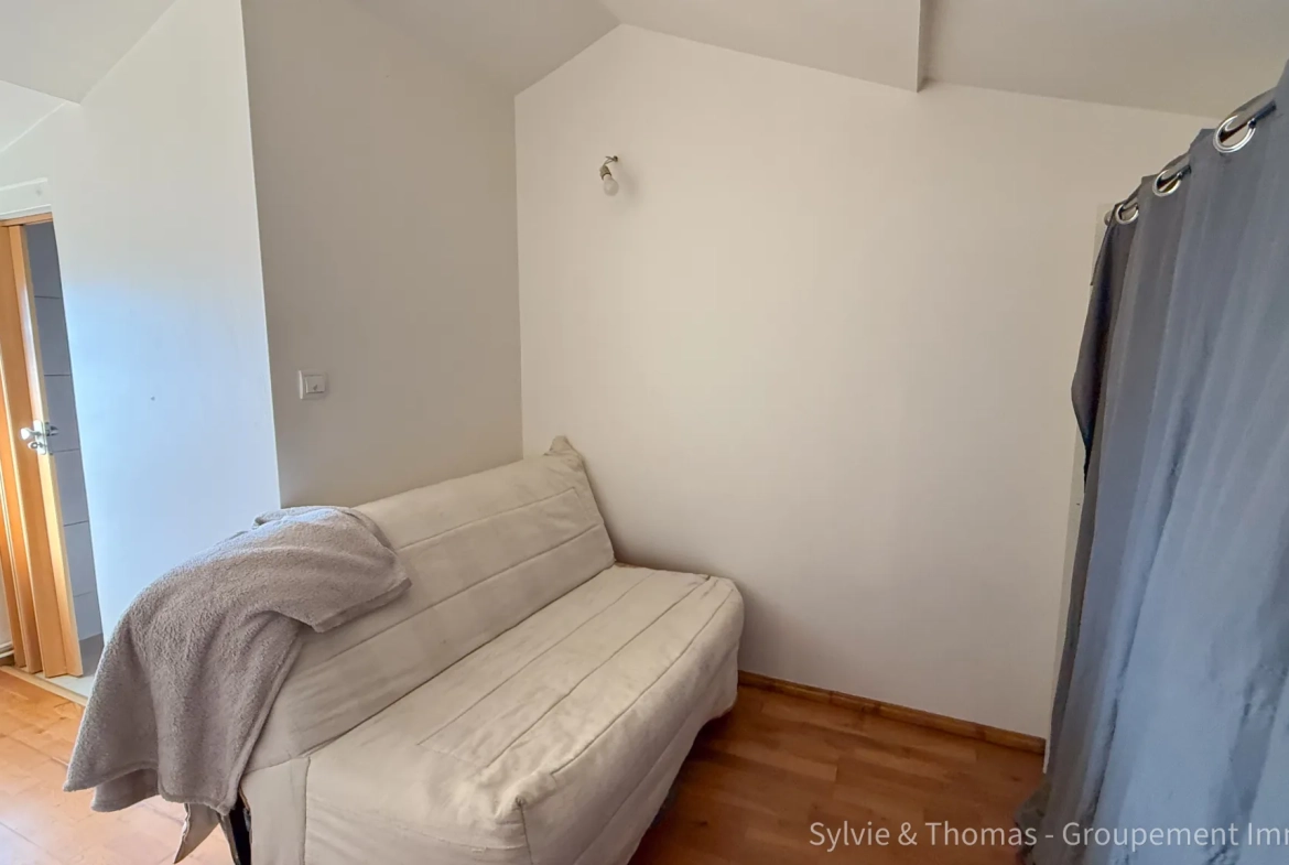 Maison de ville à Orange avec duplex, studio indépendant, terrasse et cour - Opportunité d’investissement 