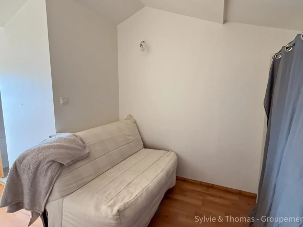 Maison de ville à Orange avec duplex, studio indépendant, terrasse et cour - Opportunité d’investissement 