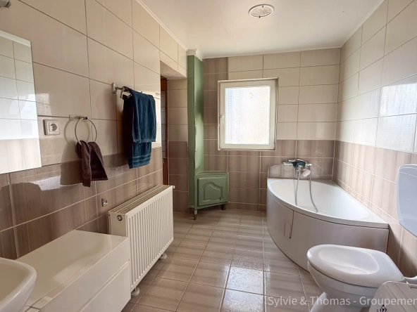 Maison de ville à Orange avec duplex, studio indépendant, terrasse et cour - Opportunité d’investissement 