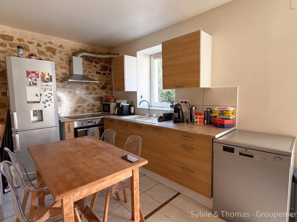 Maison de ville à Orange avec duplex, studio indépendant, terrasse et cour - Opportunité d’investissement 