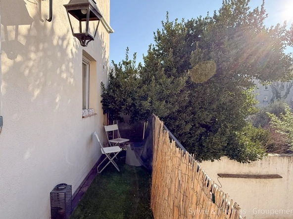 Maison de ville à Orange avec duplex, studio indépendant, terrasse et cour - Opportunité d’investissement 