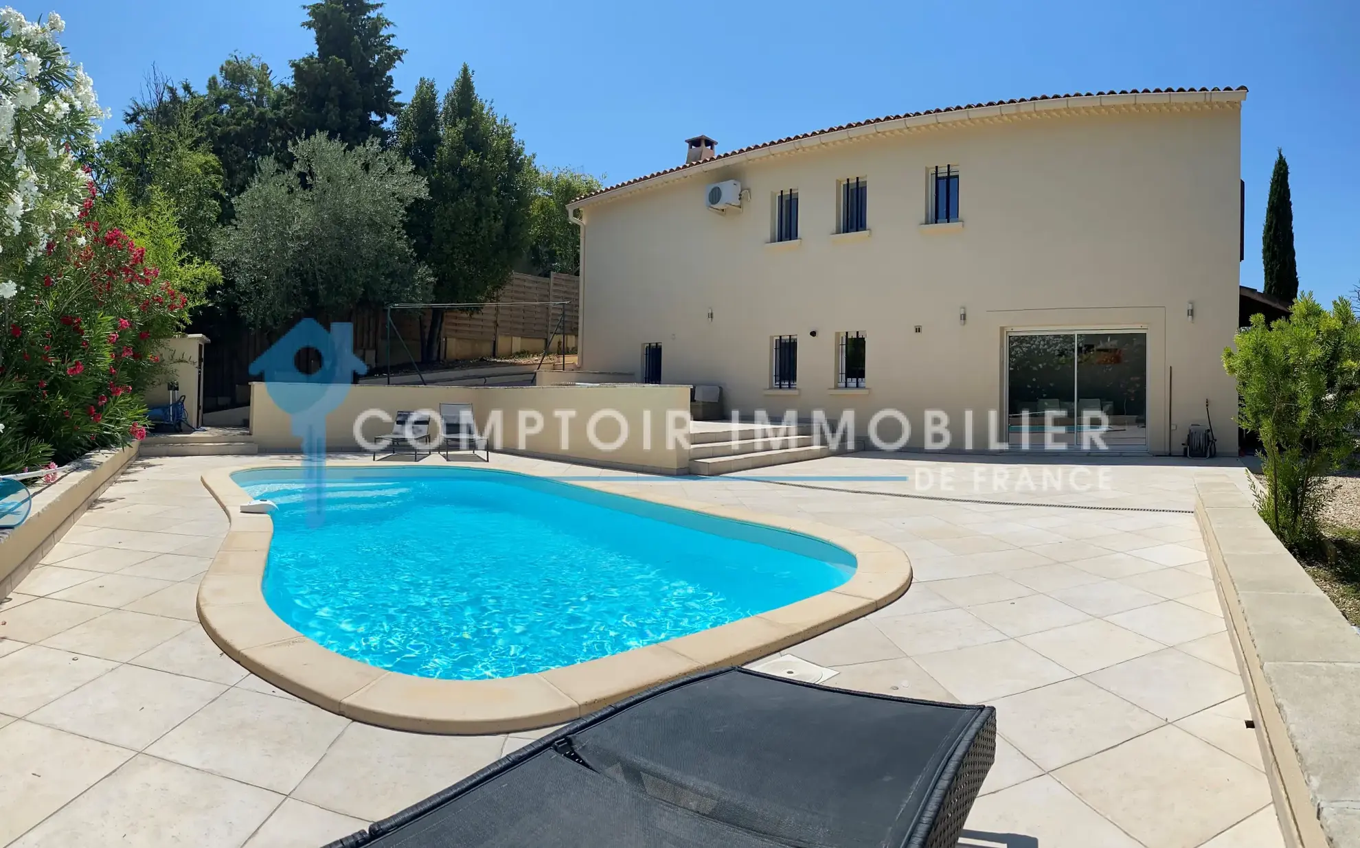 Villa traditionnelle de 125 m² avec piscine chauffée à Montfrin, proche du Pont du Gard 
