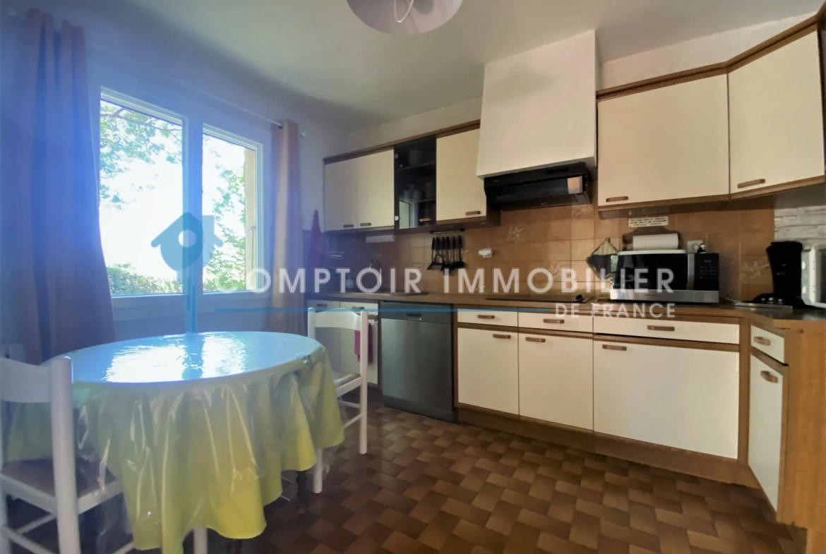 Villa traditionnelle de 125 m² avec piscine chauffée à Montfrin, proche du Pont du Gard 