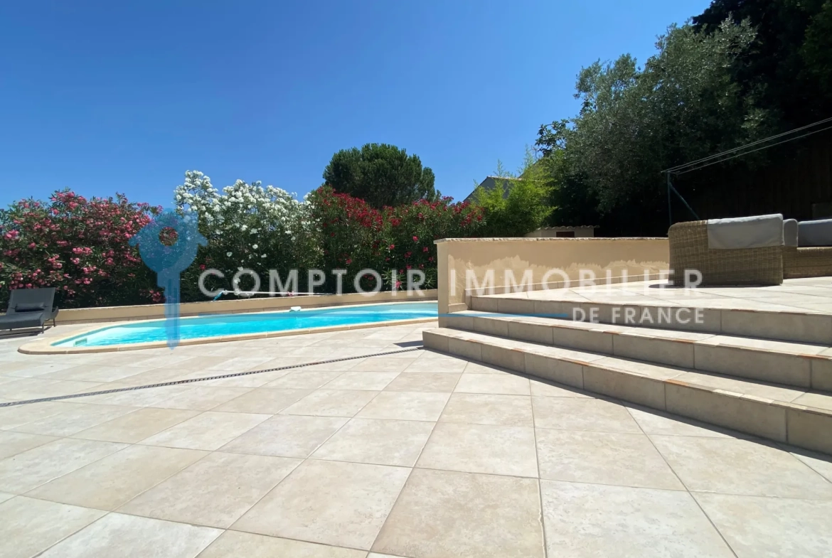 Villa traditionnelle de 125 m² avec piscine chauffée à Montfrin, proche du Pont du Gard 