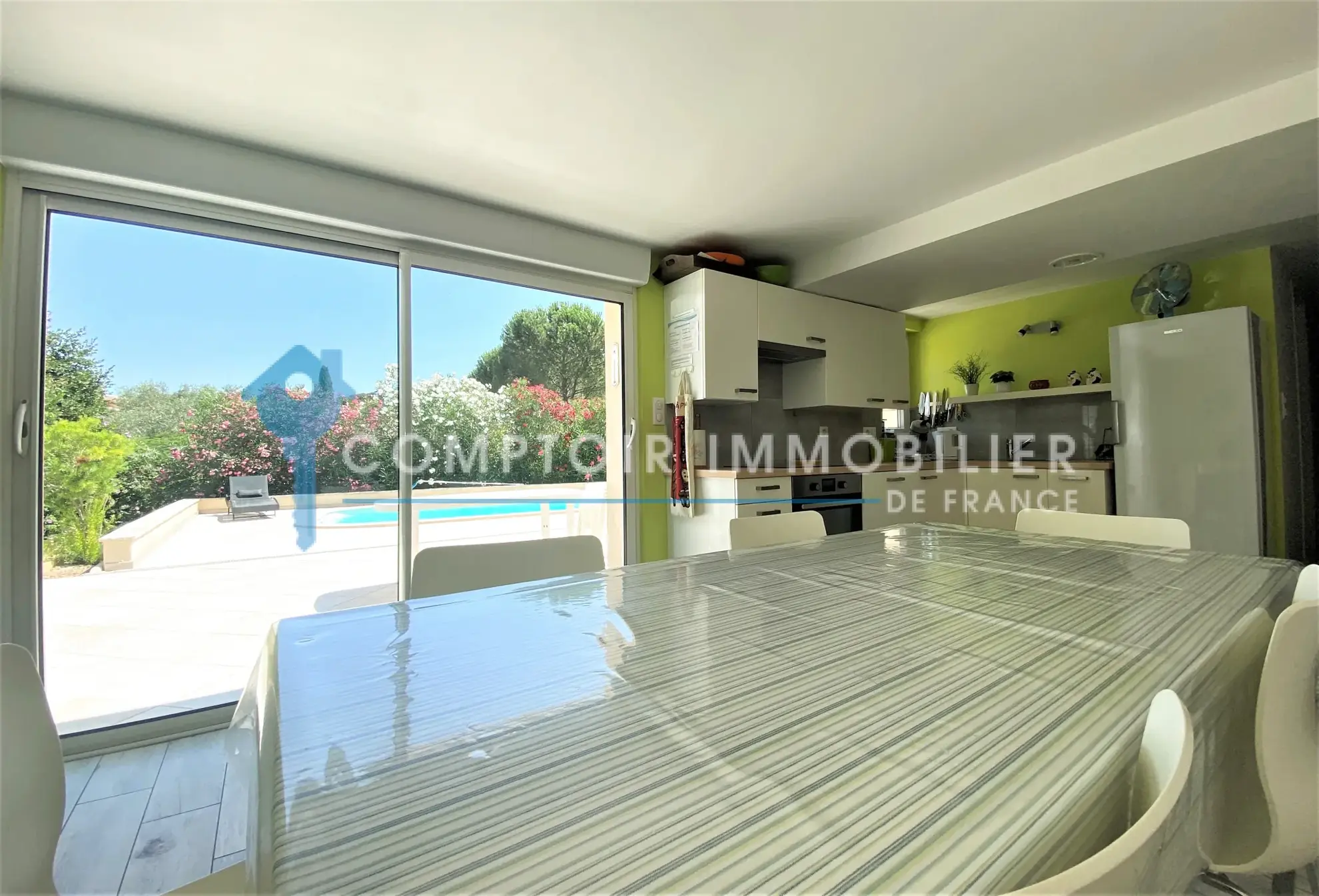 Villa traditionnelle de 125 m² avec piscine chauffée à Montfrin, proche du Pont du Gard 