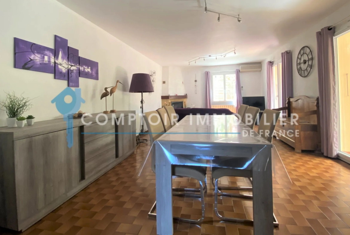 Villa traditionnelle de 125 m² avec piscine chauffée à Montfrin, proche du Pont du Gard 
