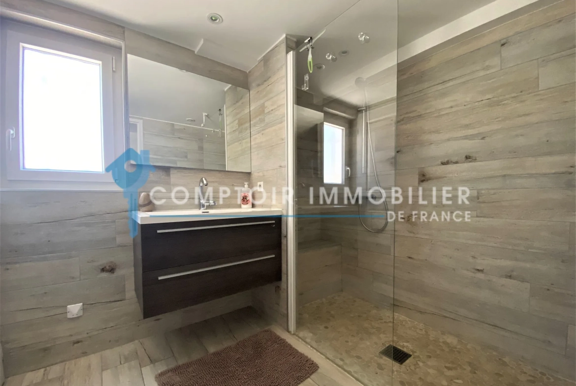Villa traditionnelle de 125 m² avec piscine chauffée à Montfrin, proche du Pont du Gard 